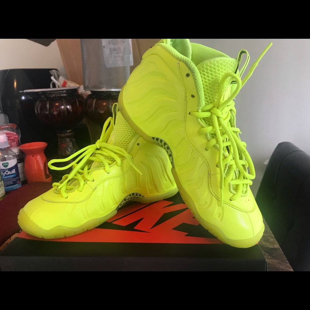 Boys Neon Foamposite size 6
